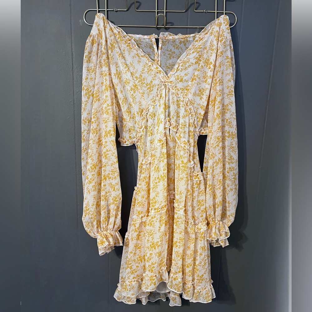 Brand new short yellow and white dress